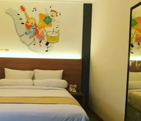 Front One Hotel Tulungagung Photos