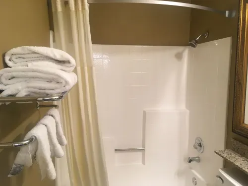 Quality Inn & Suites Westminster Seal Beach Rooms Photos