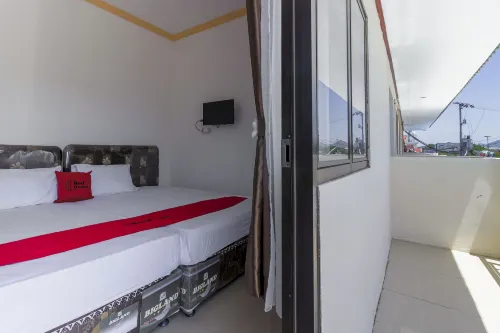 RedDoorz Near Sam Ratulangi Airport Manado Chambres Photos