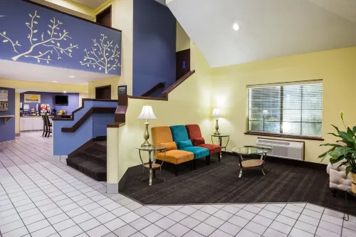 Days Inn by Wyndham Blue Springs Öffentliche Flächen Photos