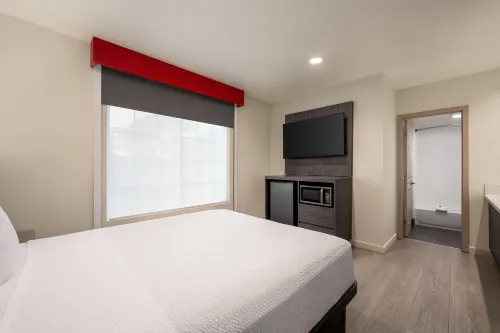 Ramada by Wyndham Anaheim Convention Center Rooms Photos