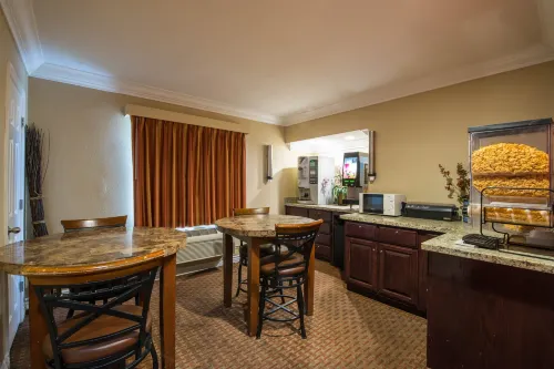 Santa Fe Inn Los Angeles Dining Photos