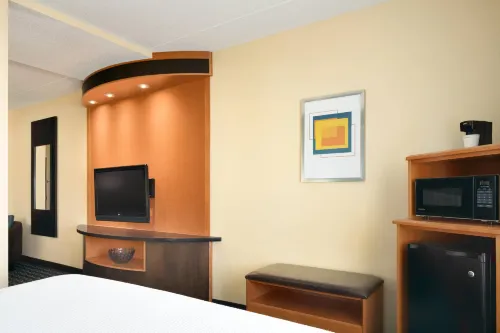 Fairfield Inn & Suites Minneapolis Bloomington/Mall of America Rooms Photos