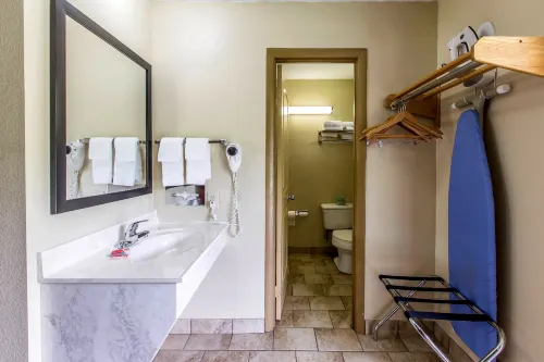 Econo Lodge Inn & Suites Gatlinburg at the Convention Center Rooms Photos
