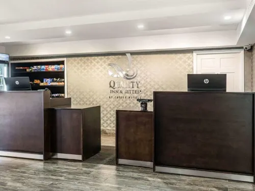 Quality Inn & Suites Airport Espaces publics Photos