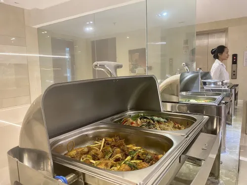 The Luxe Hotel Restauration Photos