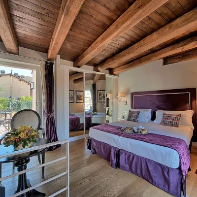 Trevi Palace Luxury Inn Zimmer Photos