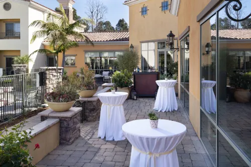 Courtyard Santa Barbara Goleta Utvalt Photos