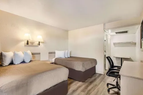 Econo Lodge Stockton Near I-5 Fairgrounds Rooms Photos