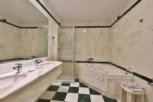 Best Western Grand Hotel Guinigi Rooms Photos