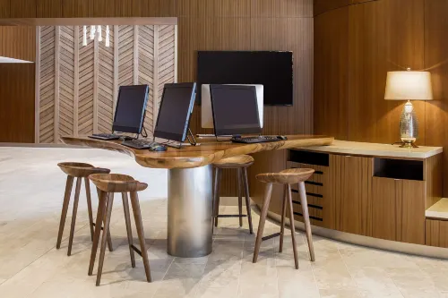 Hilton Garden Inn Waikiki Beach, Honolulu Business Facilities Photos