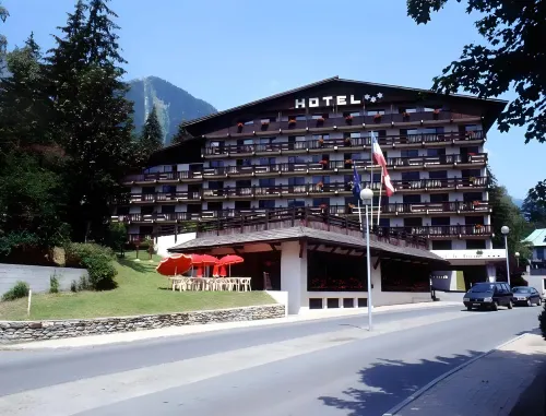 Chalet Hôtel le Prieuré & Spa Exterior Photos