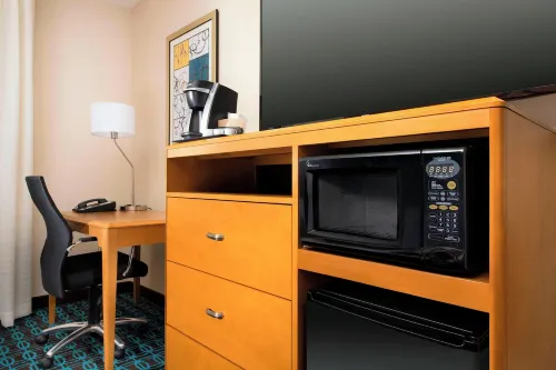 Fairfield Inn & Suites Washington, DC/New York Avenue Rooms Photos