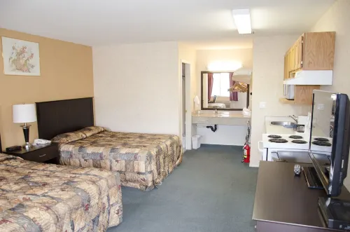 Best Budget Inn & Suites Kamloops Rooms Photos