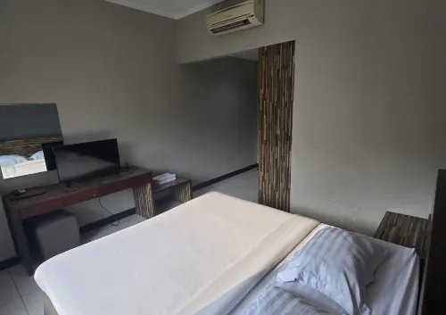 N2 Hotel Jakarta Gunung Sahari Kamar Photos