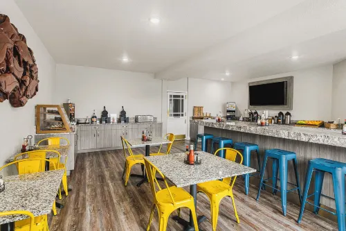 The Ashley Inn & Suites Dining Photos