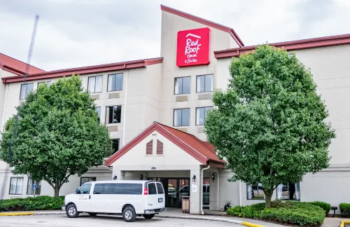 Red Roof Inn & Suites Indianapolis Airport Featured Photos