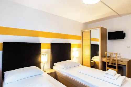 Lenas Donau Hotel Rum Photos