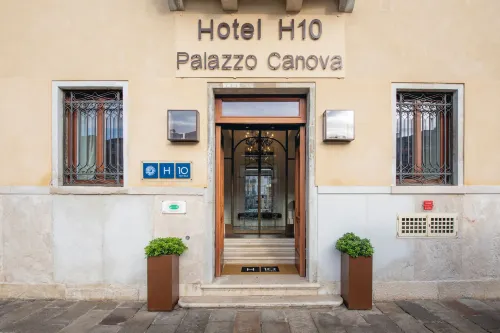 H10 Palazzo Canova Exterior Photos