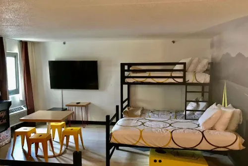 Super 8 by Wyndham Mahwah Rooms Photos