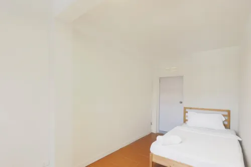 RQ Bangkok Huai Khwang by Collection O Photos