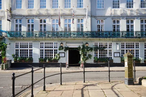 Castle Hotel Windsor Exterior Photos