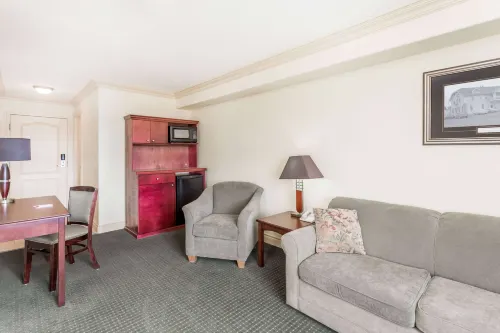 Ramada by Wyndham Hinton Photos