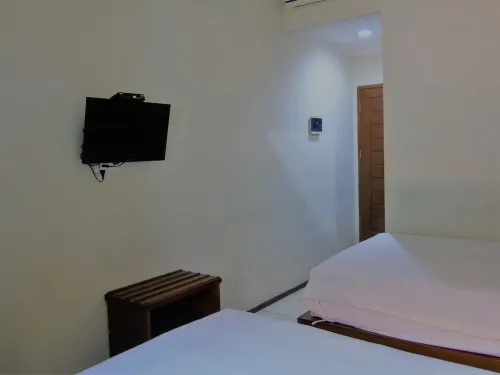 Pia Hotel Cirebon Værelser Photos