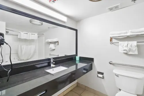 Red Roof Inn & Suites Fayetteville - Fort Bragg Zimmer Photos