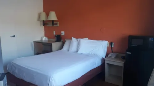 Motel 6 Phoenix, AZ - West Rum Photos