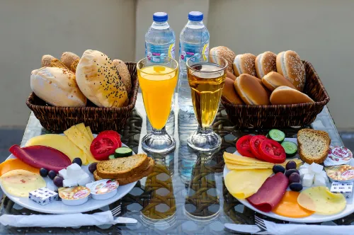 Egypt Pyramids Inn Dining Photos