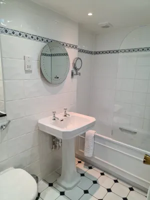 Barons Court Hotel Walsall Rooms Photos