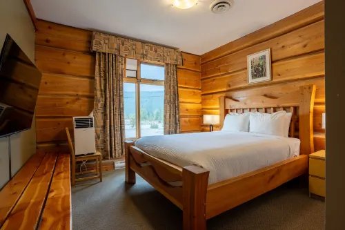 Basecamp Lodge Golden Photos