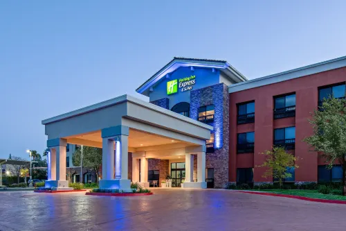 Holiday Inn Express & Suites Atascadero Exterior Photos