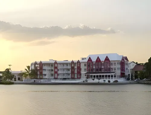 Ramada by Wyndham Tikal Isla de Flores Exterior Photos