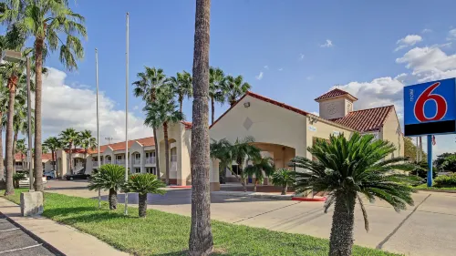 Motel 6 Edinburg, TX Exterior Photos