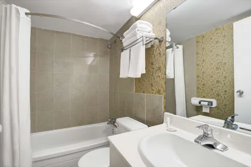 Super 8 by Wyndham Niagara Falls North Photos