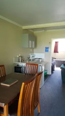 High Country Motel & Backpackers Rooms Photos