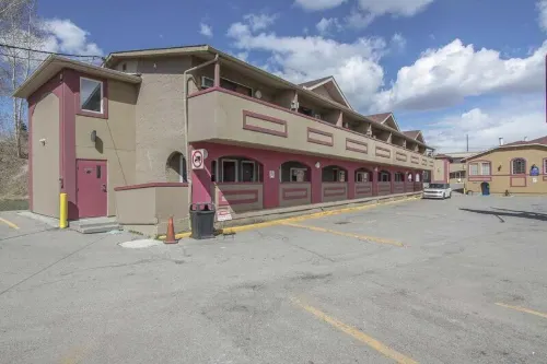 Canadas Best Value Inn Chinook Station Exterior Photos