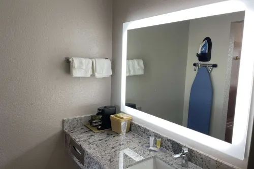 Days Inn by Wyndham Montgomery I-85 Chambres Photos