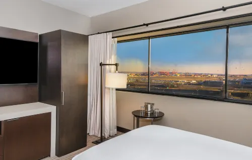 DoubleTree by Hilton Hotel Newark Airport Photos
