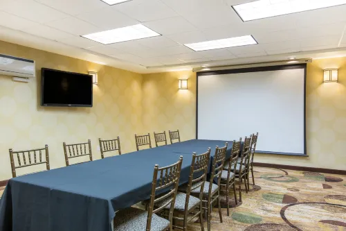 The Oaks Hotel & Suites Fasilitas Bisnis Photos