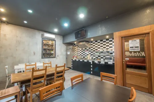 알레산드로 팰리스 & 바 식사 Photos