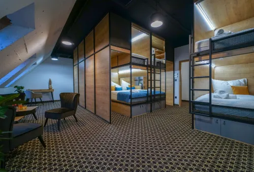 Chors Like a Hotel - Hostel Rooms Photos