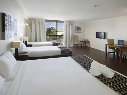 Cairns Plaza Hotel Photos