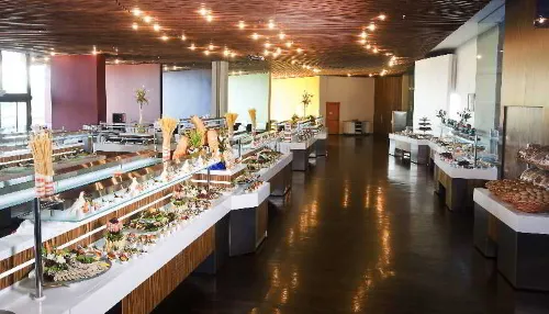 Nirvana Cosmopolitan Hotel - Convention & Sports Center Restauration Photos
