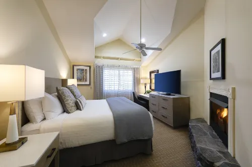Pelican Inn & Suites Rum Photos