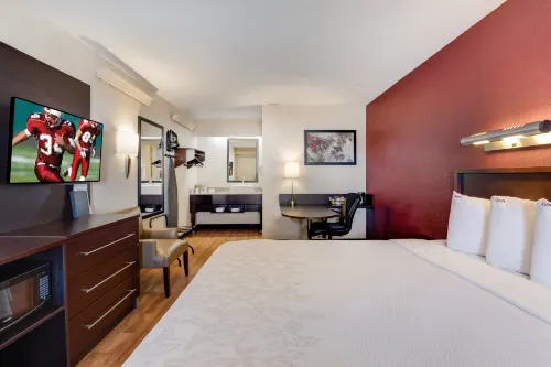 Super 8 by Wyndham Deerfield - Northbrook Photos