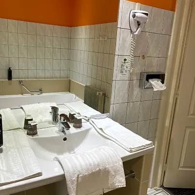 Grand Hotel de Valenciennes Rooms Photos