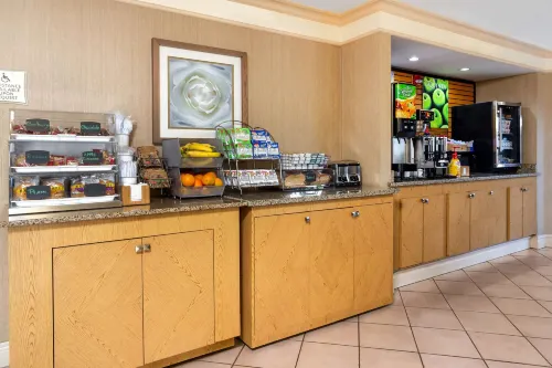 La Quinta Inn Tampa Airport Stadium Westshore Ristorazione Photos